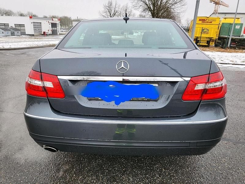Gebraucht Mercedes E200 Avantgarde 184 PS (135 kW) 2010 Grau Limousine