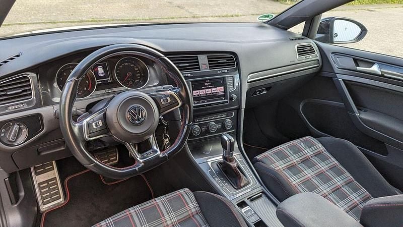 Gebraucht VW Golf VII GTI 220 PS (161 kW) 2015 Schwarz Limousine