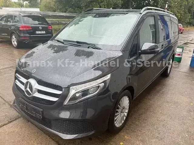 Gebraucht Mercedes V250 AMG line 190 PS (139 kW) 2021 Graphitgrau Van / Kleinbus