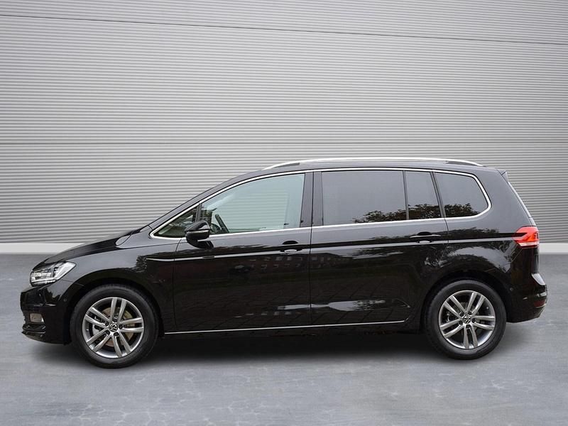 Gebraucht VW Touran Highline 150 PS (110 kW) 2025 Schwarz Van / Kleinbus