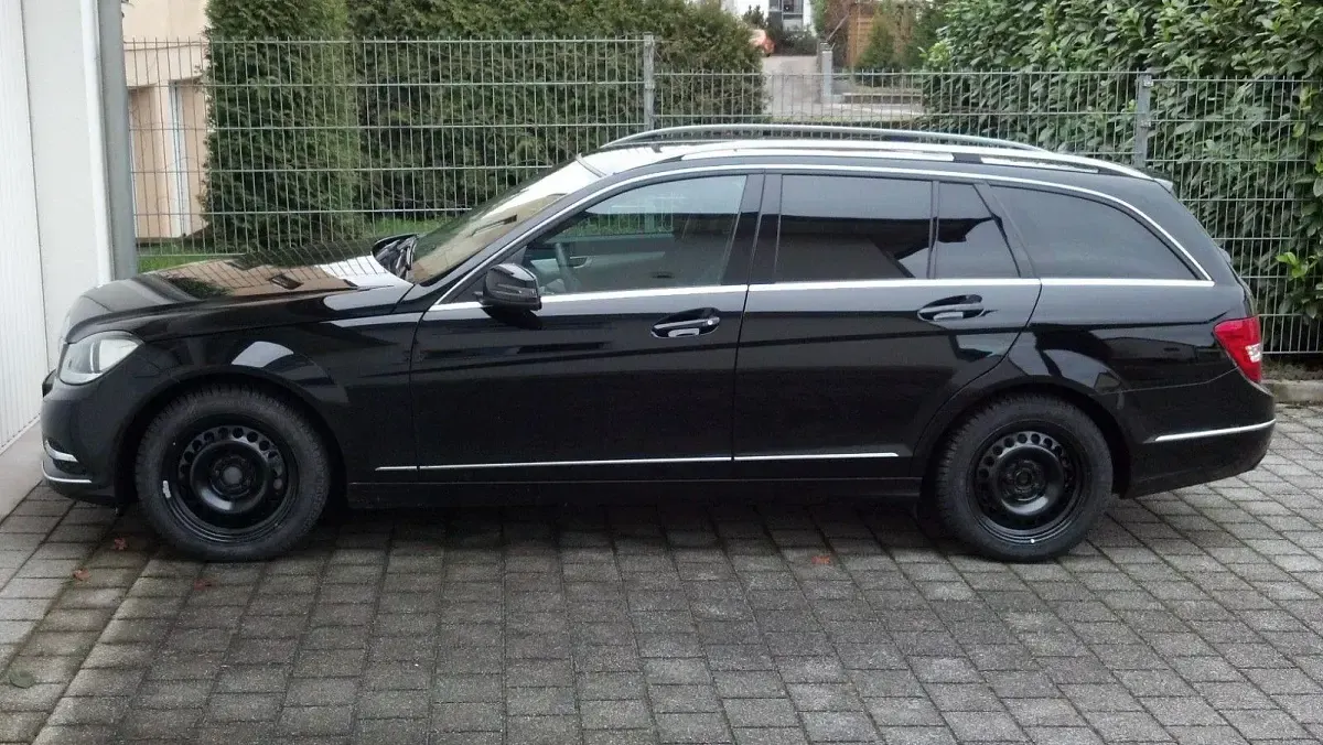 Gebraucht Mercedes C220 Avantgarde 170 PS (125 kW) 2013 Schwarz Limousine
