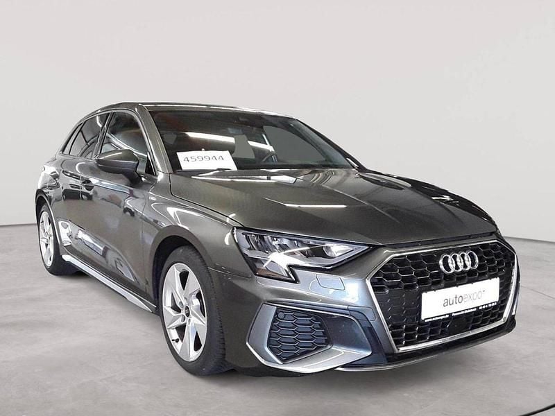 Daytonagrau perleffekt Gebraucht 2024 Audi A3 Sportback S-Line Limousine | 26.490 € (Superpreis) - Bild 1/4