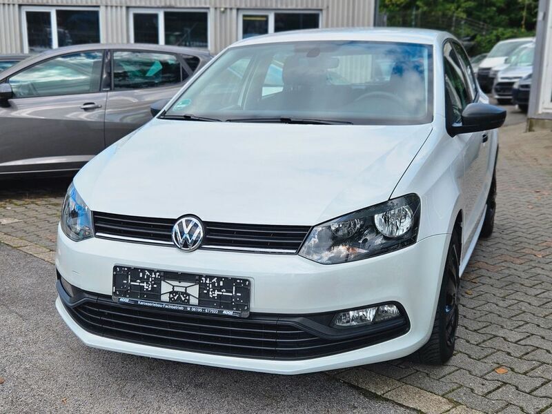 Weiß Gebraucht 2017 VW Polo Trendline Kleinwagen | 8.599 € (Guter Preis) - Bild 1/4