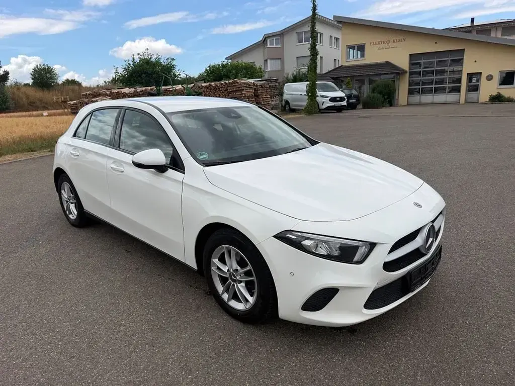 Gebraucht Mercedes A180 116 PS (85 kW) 2018 Weiß Limousine