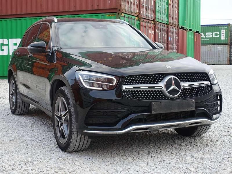 Gebraucht Mercedes GLC300 194 PS (142 kW) 2022 Ung. schwarz  unilack SUV