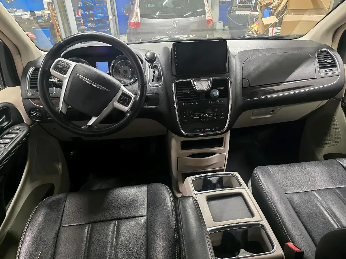 Gebraucht Chrysler Voyager 287 PS (211 kW) 2016 Weiß Van / Kleinbus