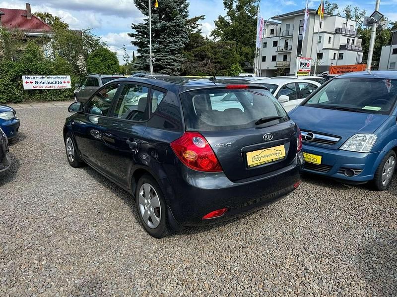 Gebraucht Kia Ceed Attract 109 PS (80 kW) 2009 Grau Kleinwagen