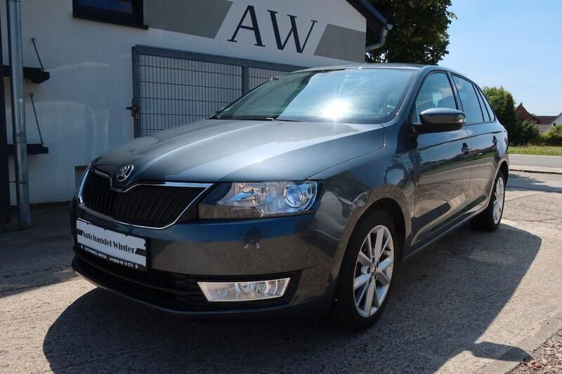 Grau Gebraucht 2016 Skoda Rapid Joy Kombi | 6.950 € (Guter Preis) - Bild 1/4