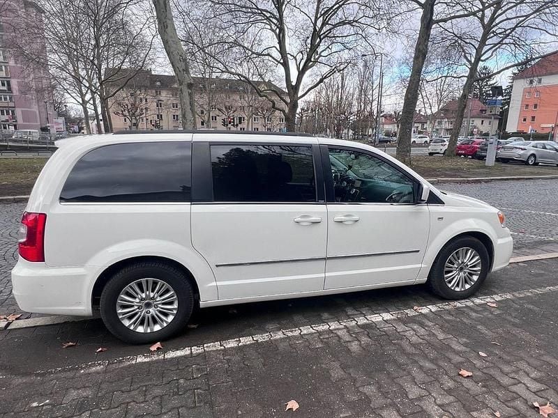 Gebraucht Lancia Voyager Gold 163 PS (119 kW) 2012 Weiß Van / Kleinbus