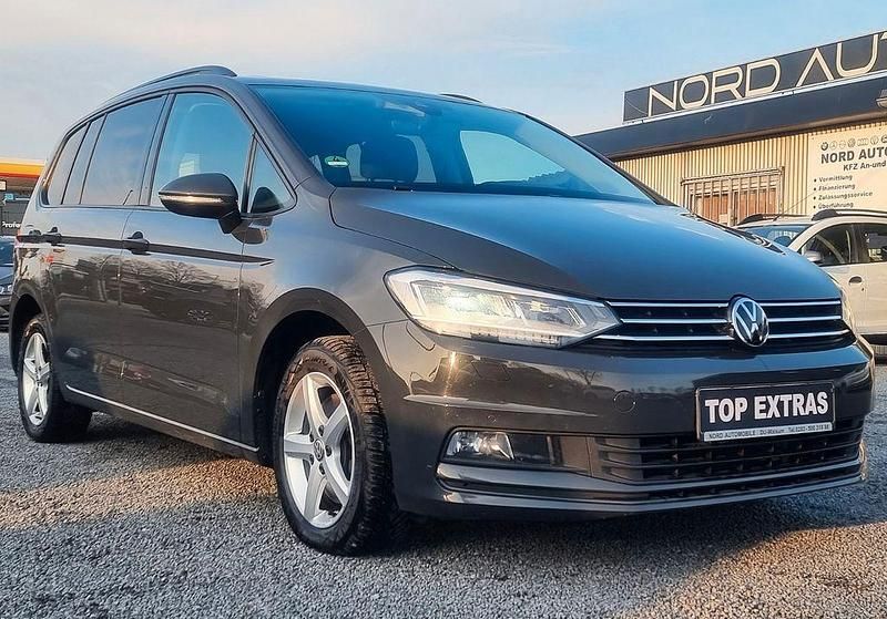 Grau Gebraucht 2022 VW Touran Comfortline Van / Kleinbus | 19.990 € (Superpreis) - Bild 1/4