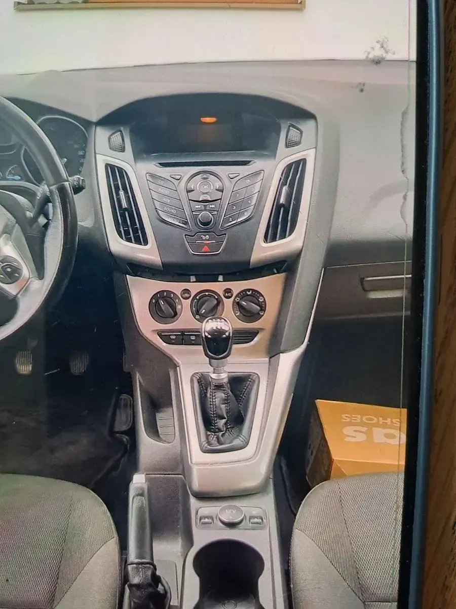 Usado Ford Focus Trend 116 CV (85 kW) 2013 Negro Familiar