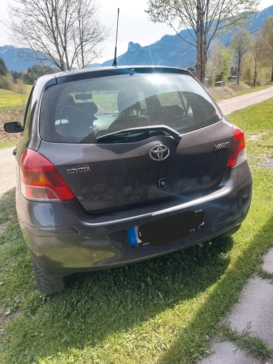 Gebraucht Toyota Yaris 101 PS (74 kW) 2009 Grau Kleinwagen