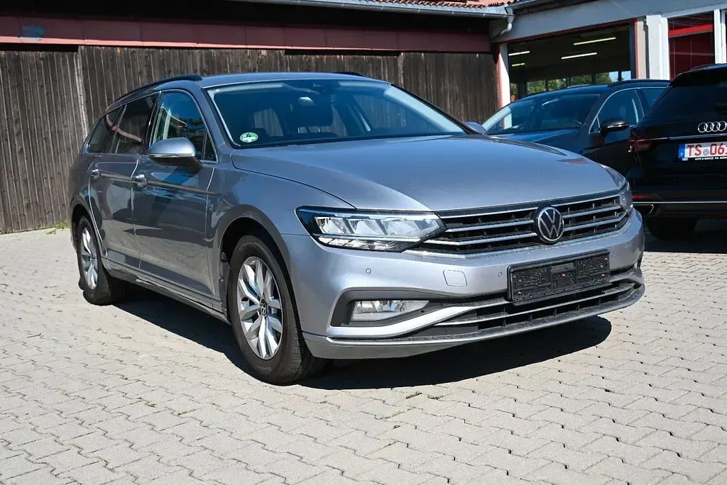 Gebraucht VW Passat Business 150 PS (110 kW) 2022 Silber Kombi