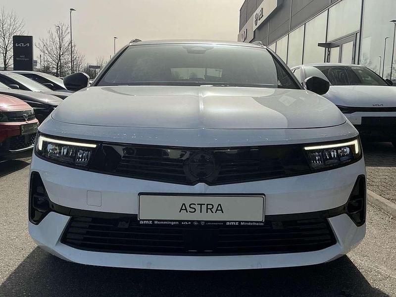 Neu Opel Astra 131 PS (96 kW) 2025 Arktis weiß Kombi