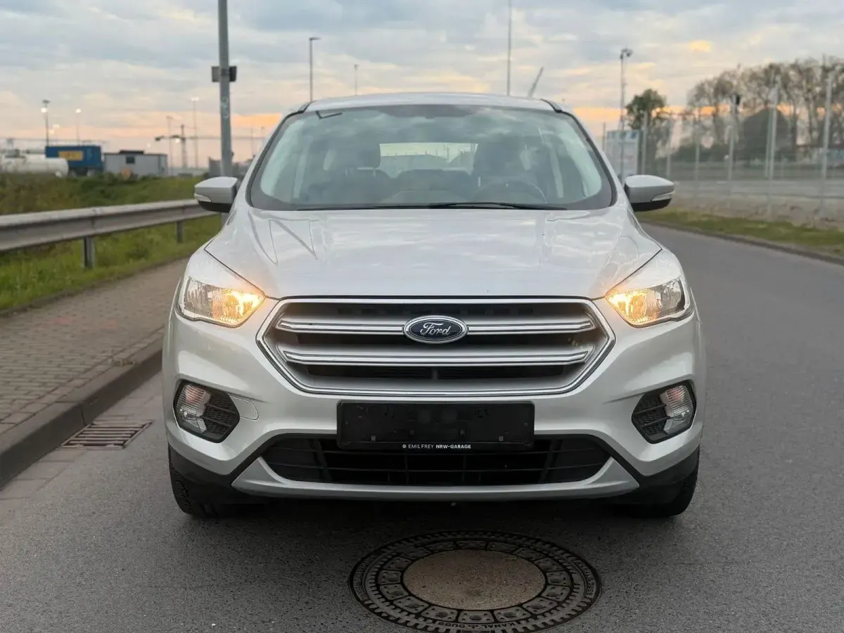 Gebraucht Ford Kuga Trend 120 PS (88 kW) 2018 Silber SUV