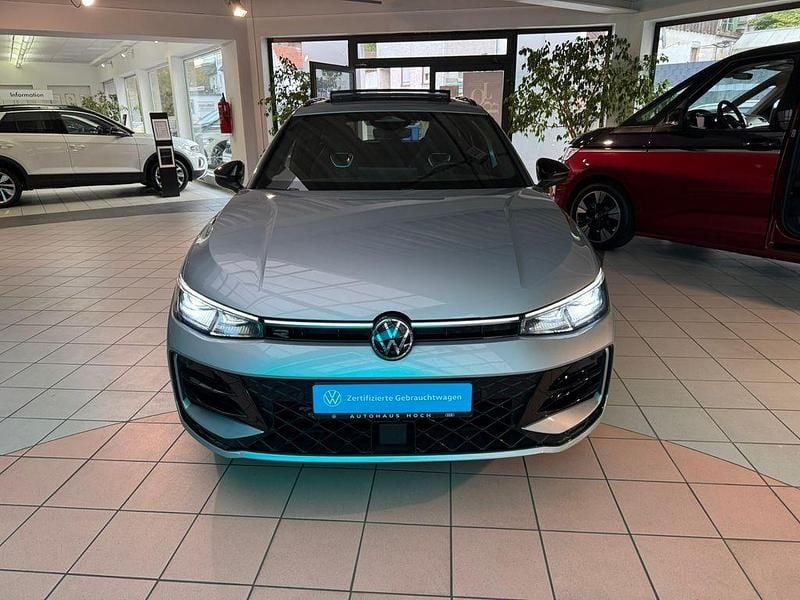 Gebraucht VW Passat R-line 177 PS (130 kW) 2025 Dolomit silber Kombi