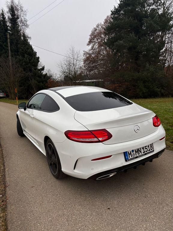 Gebraucht Mercedes C180 AMG line 156 PS (114 kW) 2017 Weiß Coupé