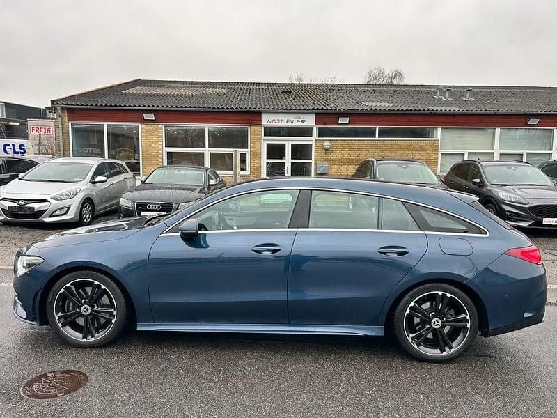 Blau Gebraucht 2021 Mercedes CLA200 Shooting Brake AMG Kombi | 17.849 € (Fairer Preis) - Bild 1/4