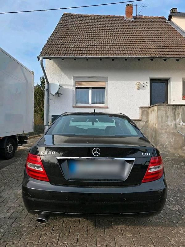 Gebraucht Mercedes C220 170 PS (125 kW) 2011 Schwarz Limousine