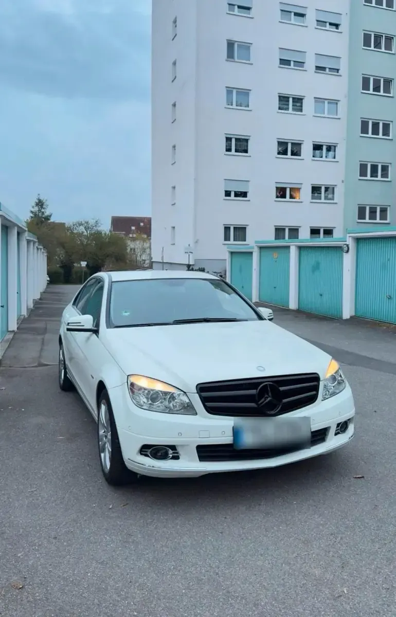 Gebraucht Mercedes C180 156 PS (114 kW) 2010 Weiß Limousine