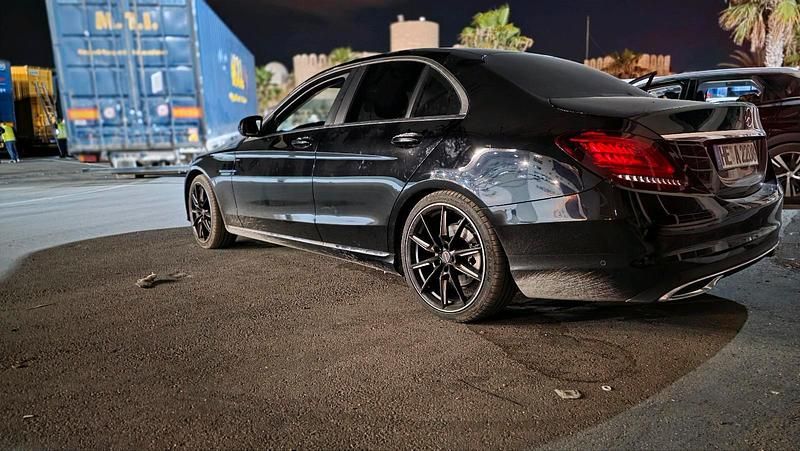 Schwarz Gebraucht 2019 Mercedes 200 Limousine | 17.000 € - Bild 1/4