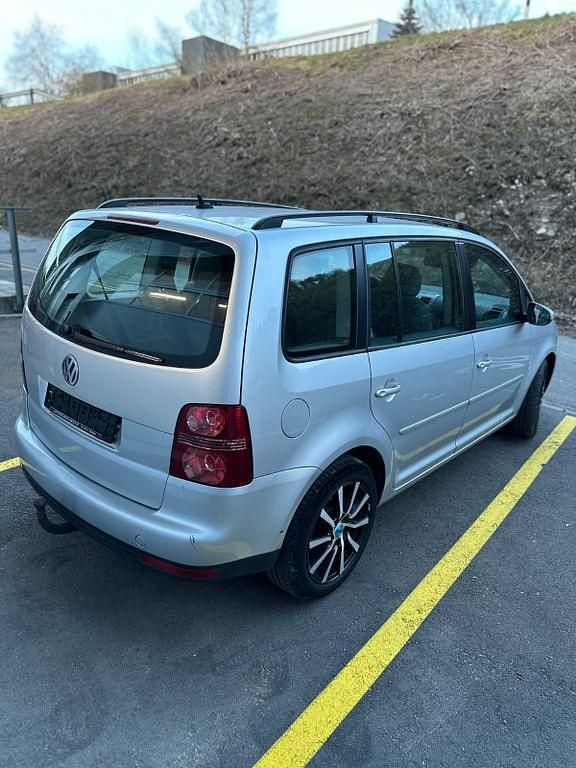 Gebraucht VW Touran 140 PS (102 kW) 2010 Grau Van / Kleinbus
