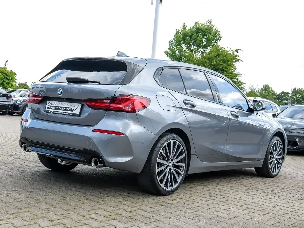 Gebraucht BMW 120 Sport Line 178 PS (130 kW) 2022 Grau Kleinwagen