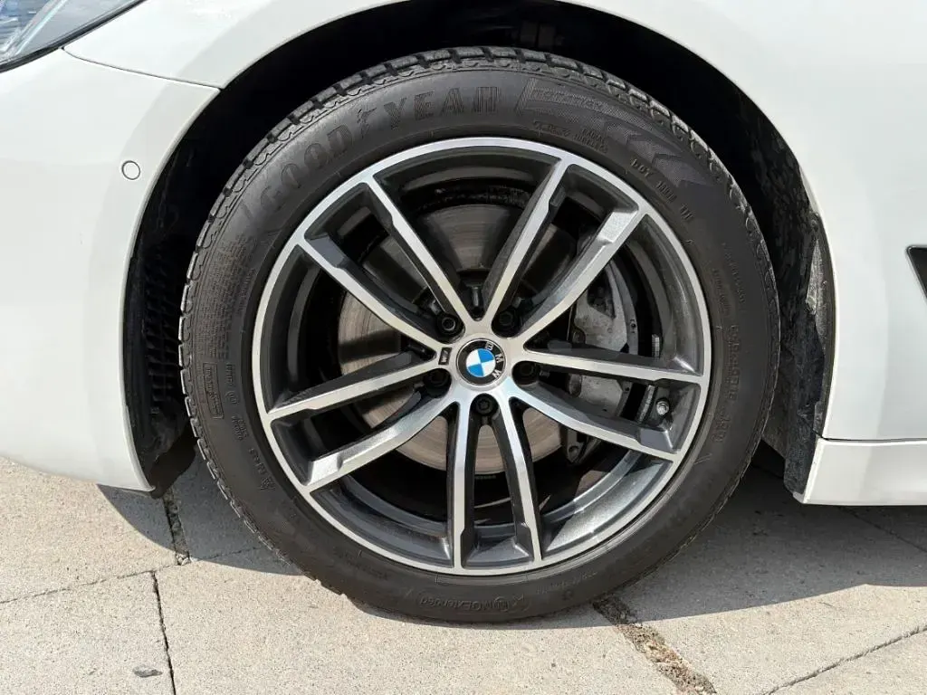 Gebraucht BMW 530 M Sport 286 PS (210 kW) 2023 Weiß Kombi