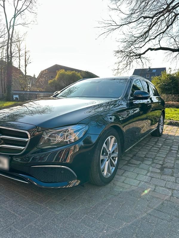 Gebraucht Mercedes E200 150 PS (110 kW) 2019 Schwarz Kombi