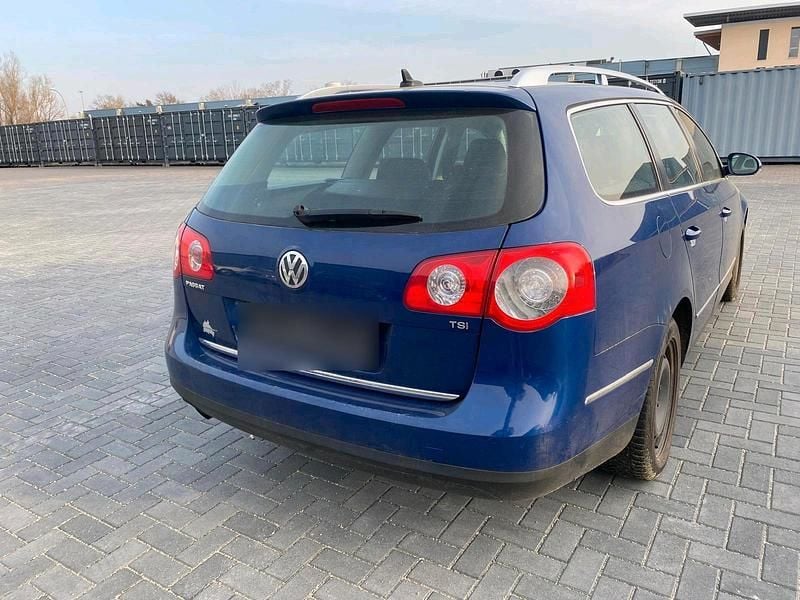 Gebraucht VW Passat 122 PS (89 kW) 2009 Blau Kombi