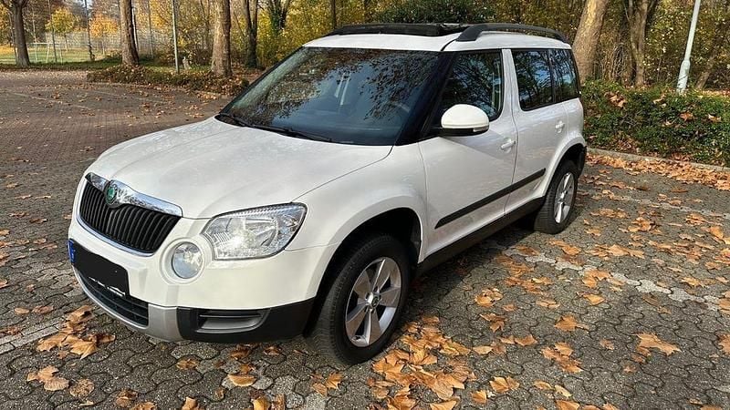 Weiß Gebraucht 2011 Skoda Yeti Active SUV | 5.950 € (Guter Preis) - Bild 1/4