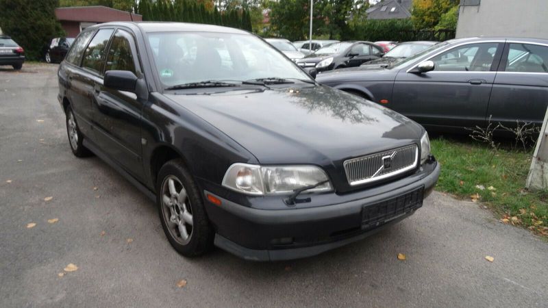 Gebraucht 1998 Volvo V40 1 7 Benzin 116 Ps 300 13127 Berlin Autouncle