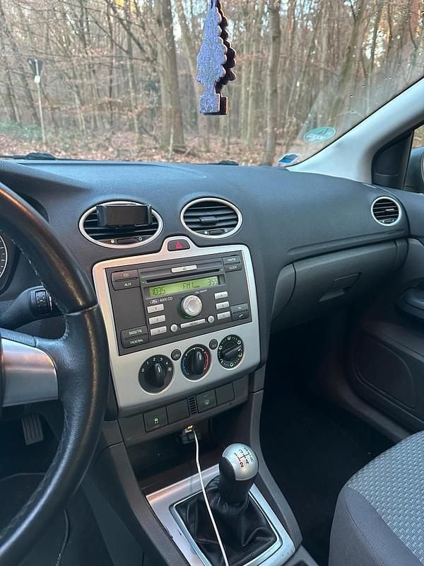 Gebraucht Ford Focus 90 PS (66 kW) 2006 Grau Coupé