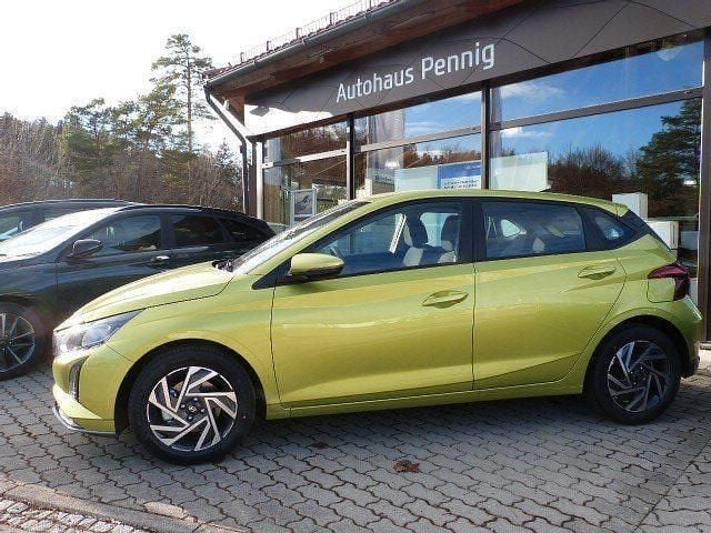 Neu Hyundai i20 Trend 101 PS (74 kW) 2025 Grün Limousine