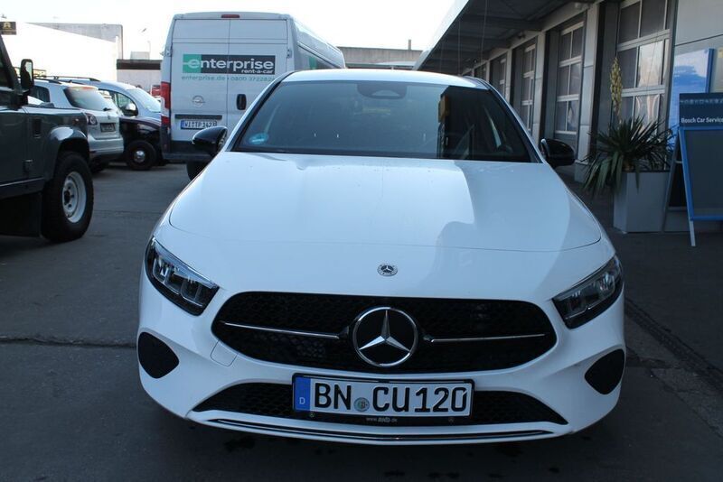 Gebraucht Mercedes A180 Progressive 150 PS (110 kW) 2023 Weiß Limousine