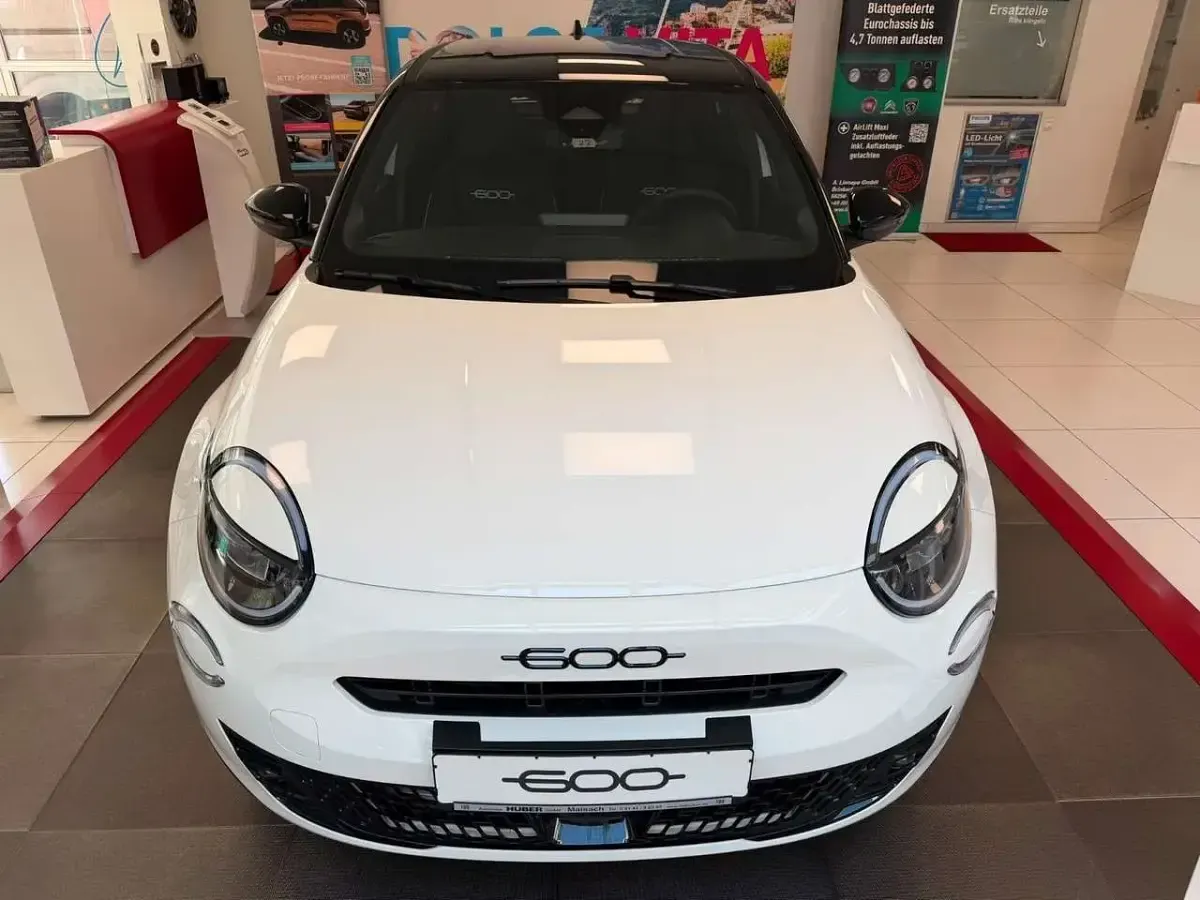 Neu Fiat 600 Street 101 PS (74 kW) 2026 Weiß SUV