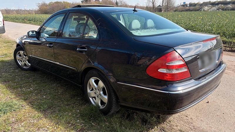 Gebraucht Mercedes E280 140 PS (102 kW) 2006 Blau Limousine