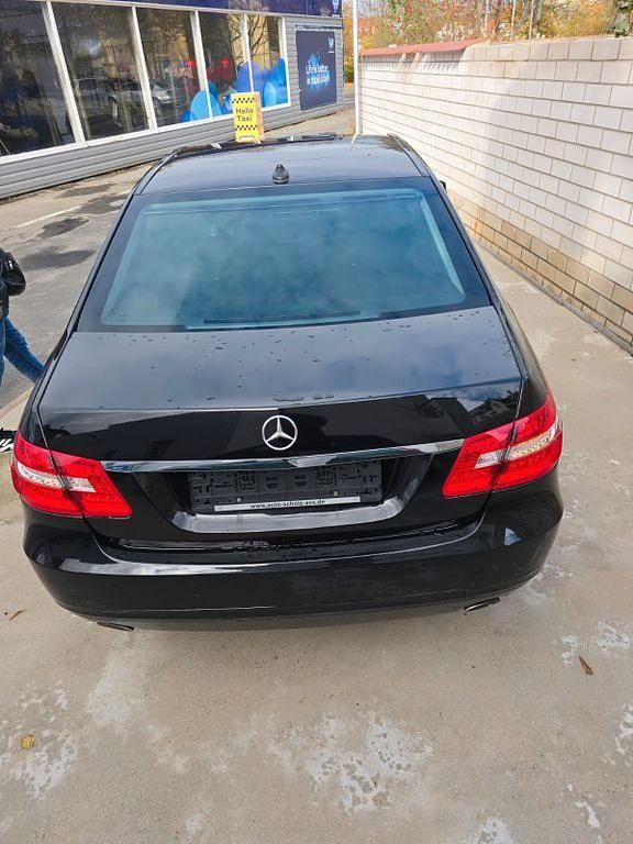 Schwarz Gebraucht 2013 Mercedes E350 Limousine | 10.400 € - Bild 1/4
