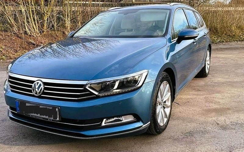 Gebraucht VW Passat Highline 220 PS (161 kW) 2017 Blau Kombi