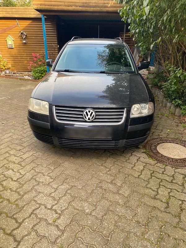 Schwarz Gebraucht 2002 VW Passat Kombi | 750 € (Fairer Preis) - Bild 1/4