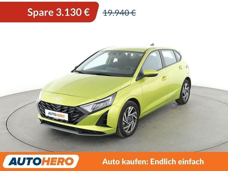 Gelb Gebraucht 2024 Hyundai i20 Trend Limousine | 16.810 € (Superpreis) - Bild 1/3
