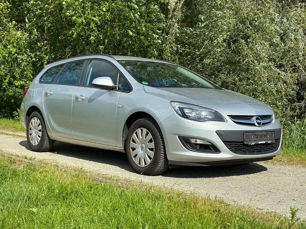 Gebraucht Opel Astra 110 PS (80 kW) 2015 Argonsilber/sovereign/switchbl Kombi