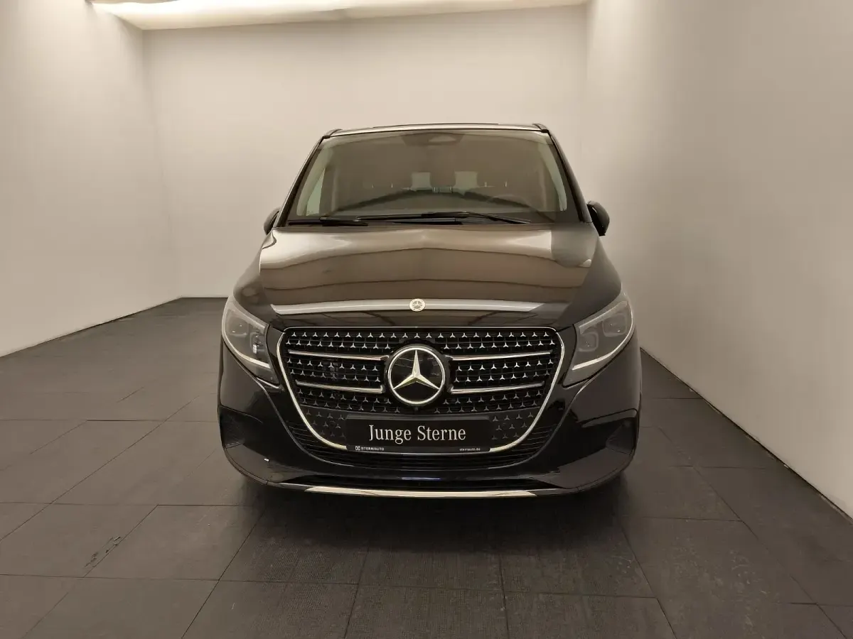 Gebraucht Mercedes V300 237 PS (174 kW) 2024 Obsidianschwarz metallic Van / Kleinbus