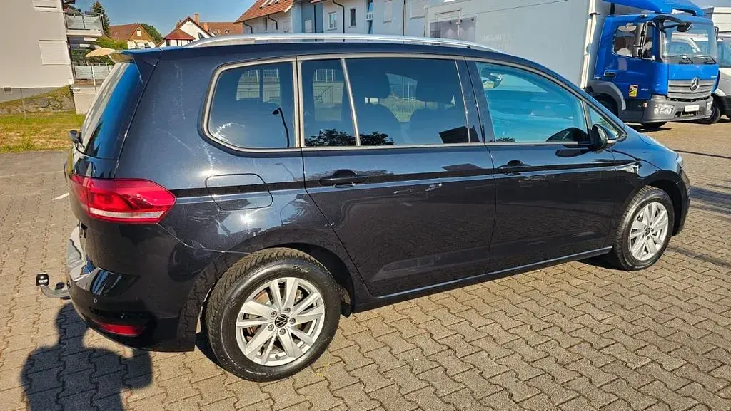Gebraucht VW Touran Comfortline 150 PS (110 kW) 2020 Schwarz Van / Kleinbus