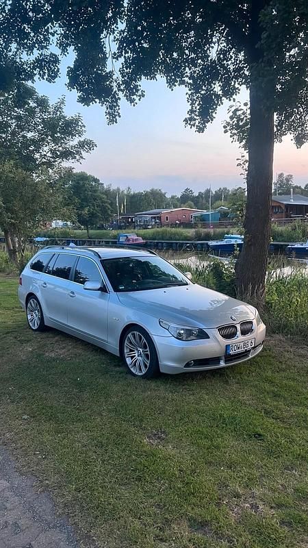 Grau Gebraucht 2006 BMW 530 Comfort Edition Kombi | 5.500 € (Fairer Preis) - Bild 1/4