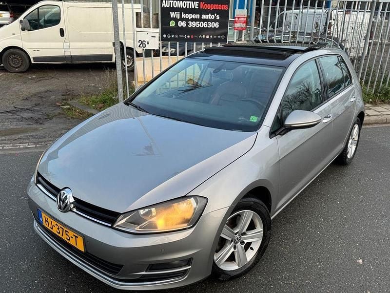 Grau Gebraucht 2013 VW Golf VII R-line Limousine | 7.150 € (Superpreis) - Bild 1/4