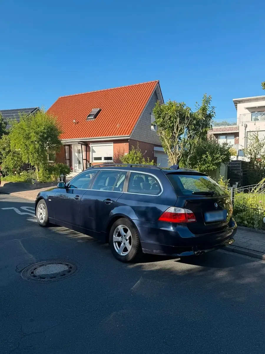 Gebraucht BMW 525 Basis 177 PS (130 kW) 2005 Blau Kombi
