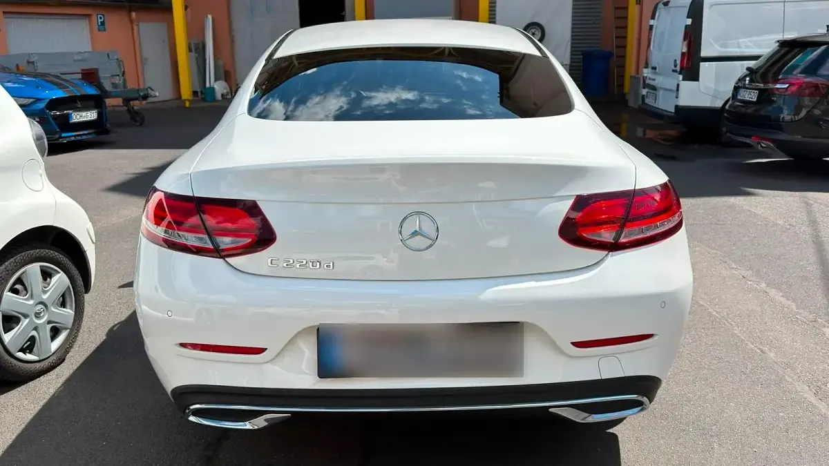 Gebraucht Mercedes C220 194 PS (142 kW) 2019 Weiß Coupé