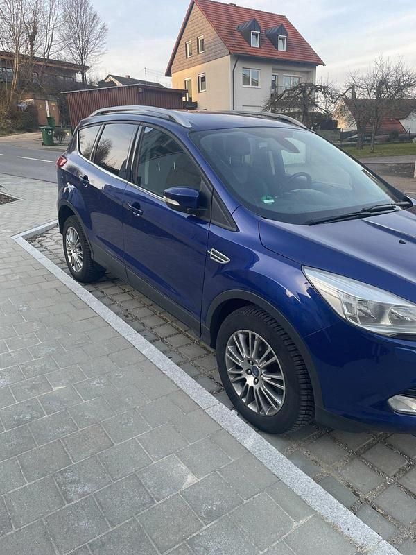 Gebraucht Ford Kuga 140 PS (102 kW) 2014 Blau SUV