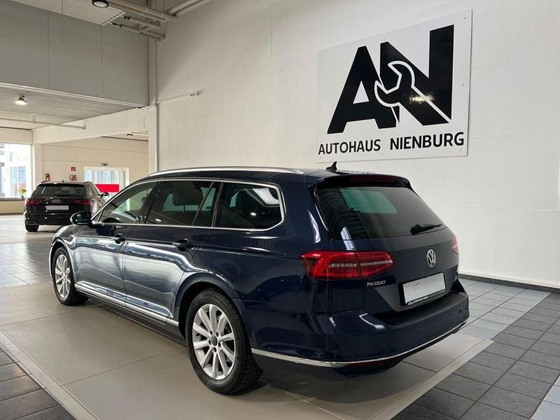 Gebraucht VW Passat Highline 150 PS (110 kW) 2015 Blau Kombi